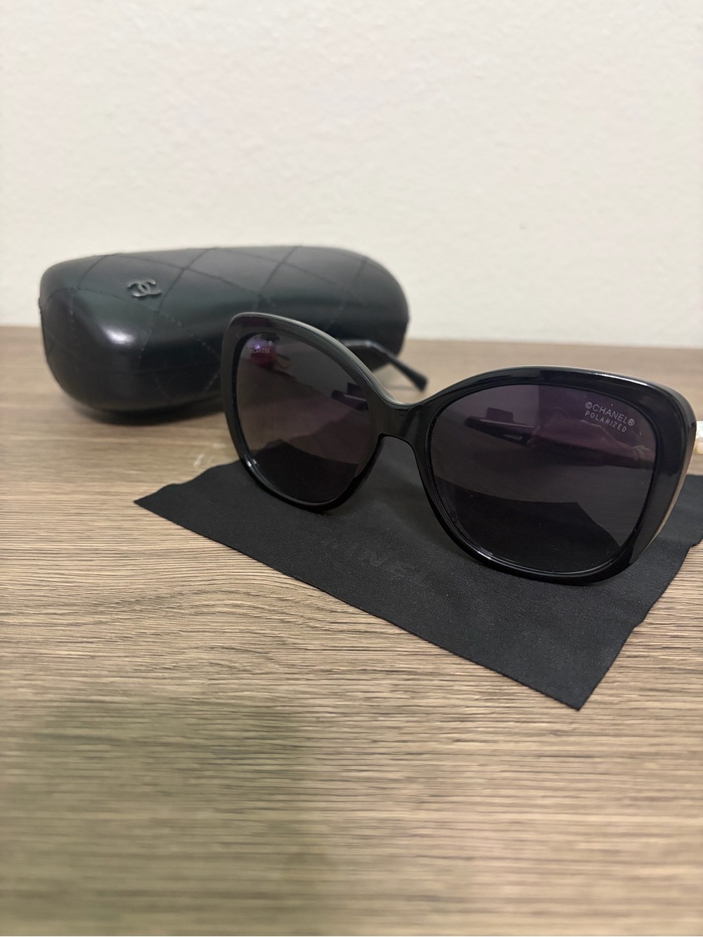 CC Black Cat-Eye Sunglasses with Gradient Lenses